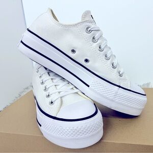 Chuck Taylor All Star Lift woman’s size 6